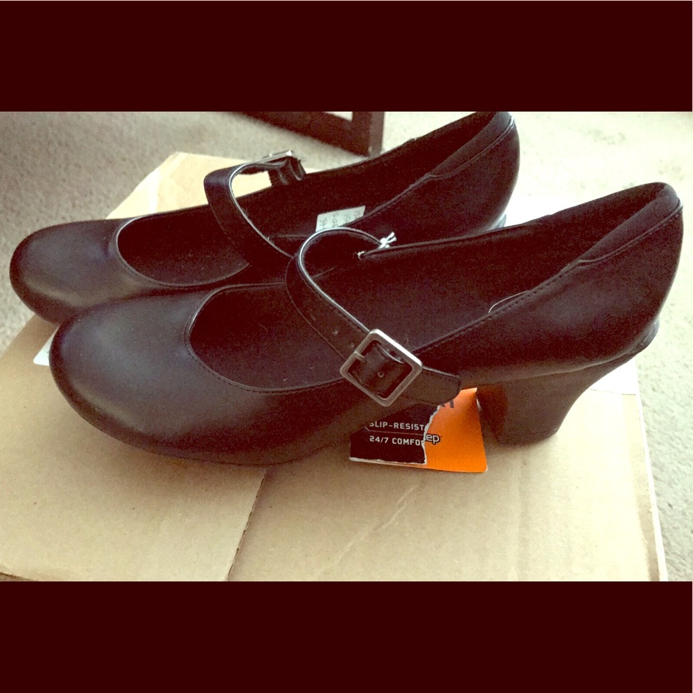 NWT MaryJane pumps sz 7.5